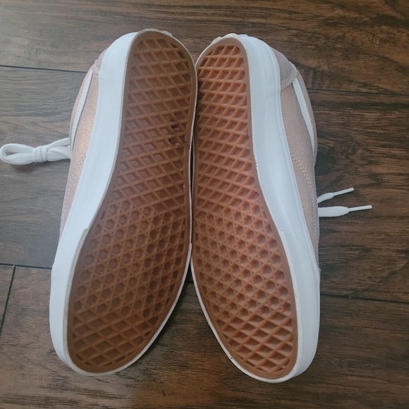 Vans - Picture 3 of 6